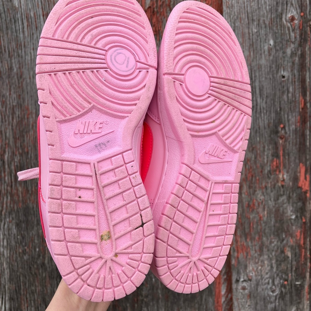 Rare Nike Triple Pink Dunk Low-Top Sneakers Women’s 8.5 - Picture 9 of 16